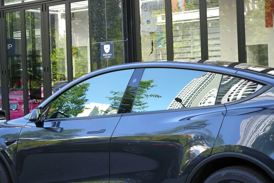 Tesla Model Y window tinting - Tesla Model Y Window Tinting Review: Cost & Heat Rejection photo 4
