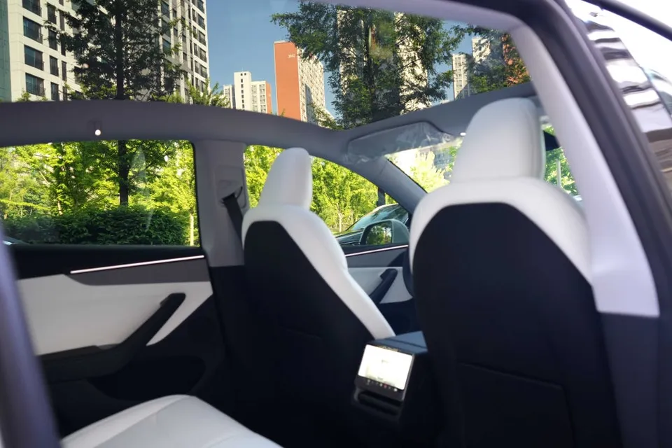 Tesla Model Yのカーフィルム施工事例|費用目安・仕上がり 施工写真 3-2