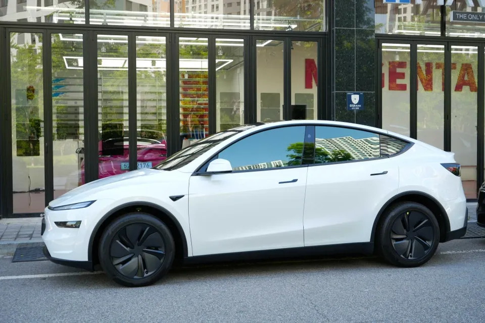 Tesla Model Yのカーフィルム施工事例|費用目安・仕上がり 施工写真 1-3