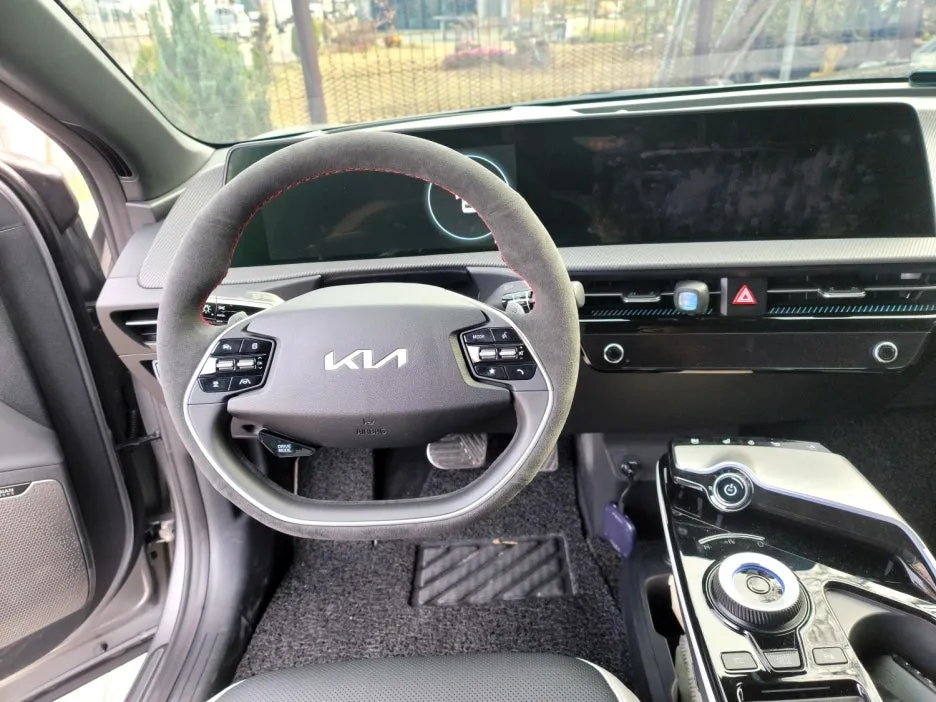 Kia EV6 steering wheel - Kia EV6 Steering Wheel Customization Review — Enhanced Grip photo 4
