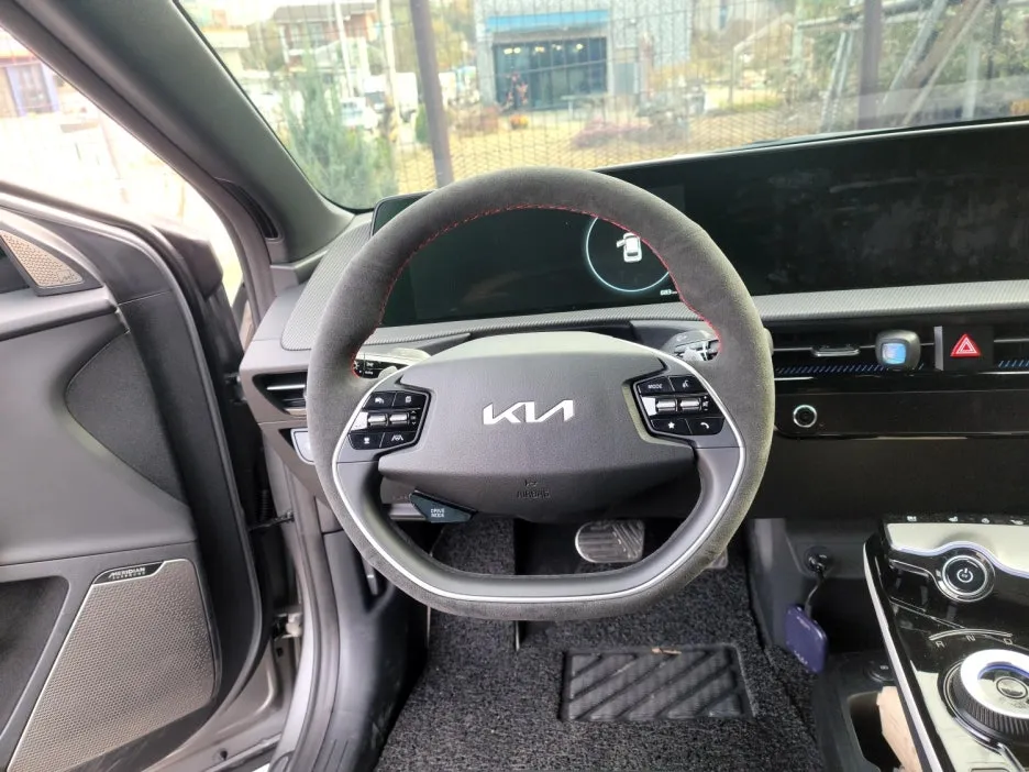 Kia EV6 steering wheel - Kia EV6 Steering Wheel Customization Review — Enhanced Grip photo 5