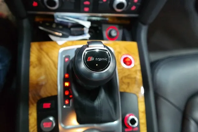 Audi Q7 steering wheel - Audi Q7 Custom Steering Wheel Upgrade Review photo 4