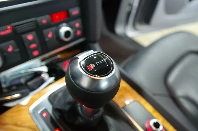 Audi Q7 steering wheel - Audi Q7 Custom Steering Wheel Upgrade Review photo 6
