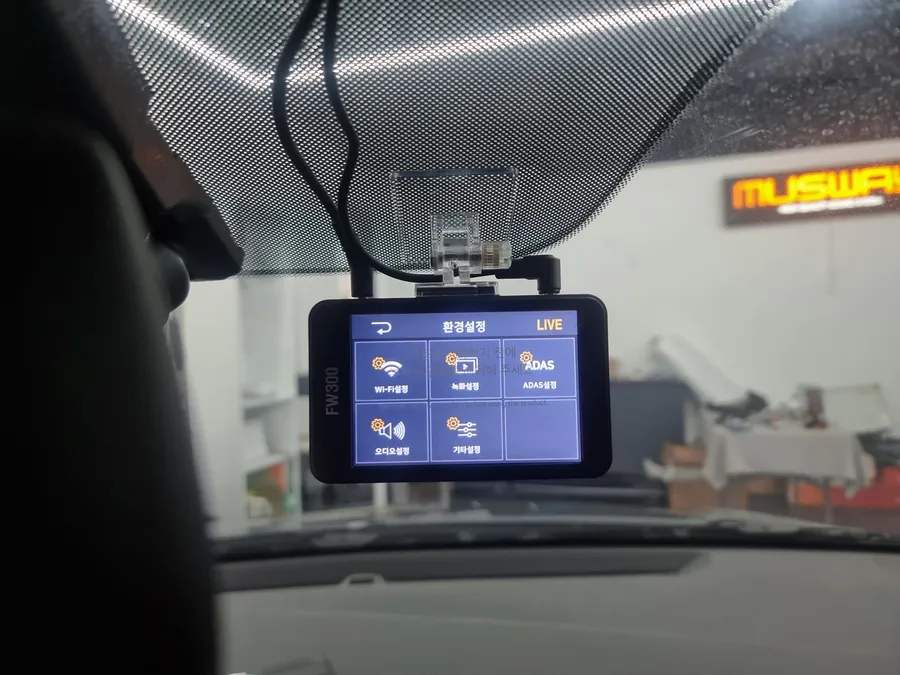 Hyundai Elantra ADのドライブレコーダー取付事例 施工写真 1-3
