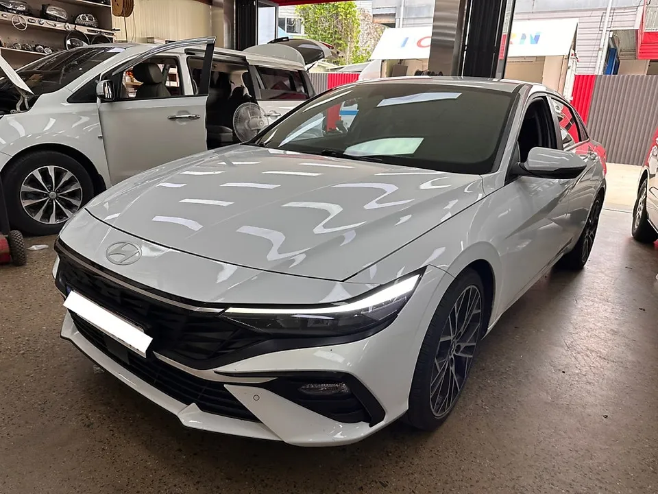 Hyundai Elantra CN7 Ambient Lighting Review — Enhanced Interior A