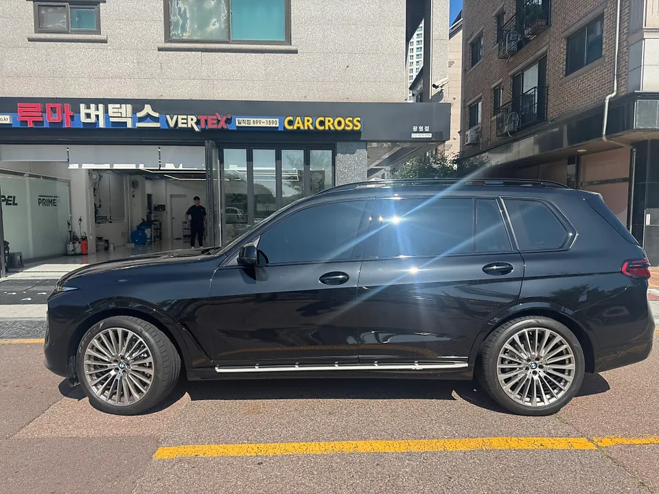 BMW X7のカーラッピング事例｜費用目安・仕上がり 施工写真 2-1