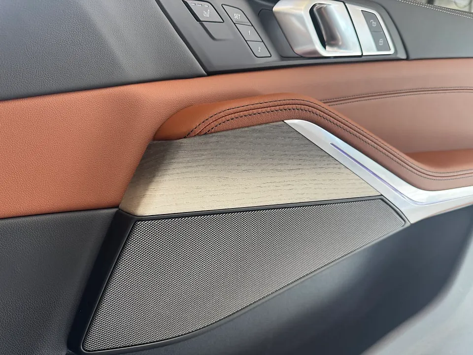 BMW X7のカーラッピング事例｜費用目安・仕上がり 施工写真 4-1