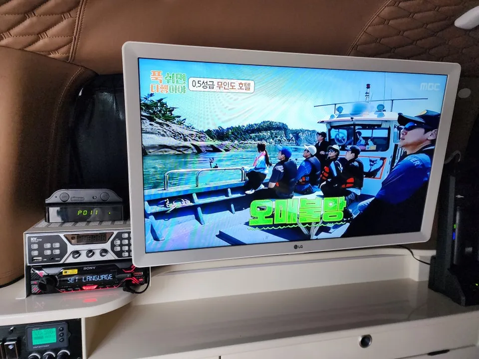 Hyundai Stariaのドライブレコーダー取付事例|費用目安・仕上がり 施工写真 2-2