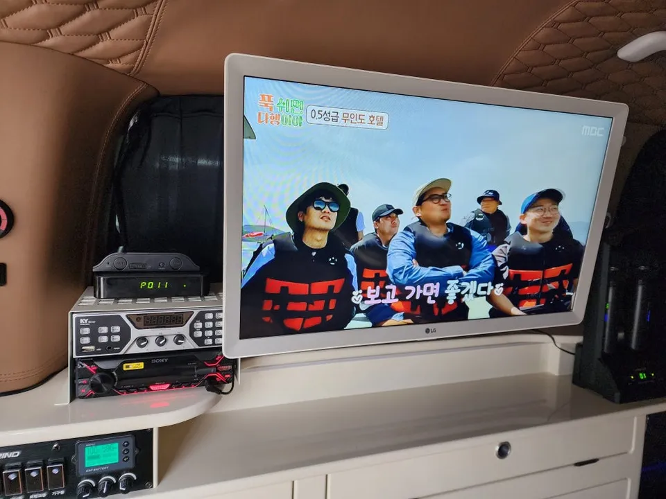 Hyundai Stariaのドライブレコーダー取付事例|費用目安・仕上がり 施工写真 3-2