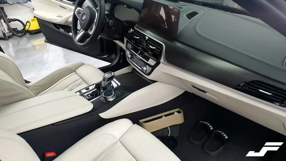 BMW 5 Series G30のカーラッピング事例|内装カスタム 施工写真 1-2