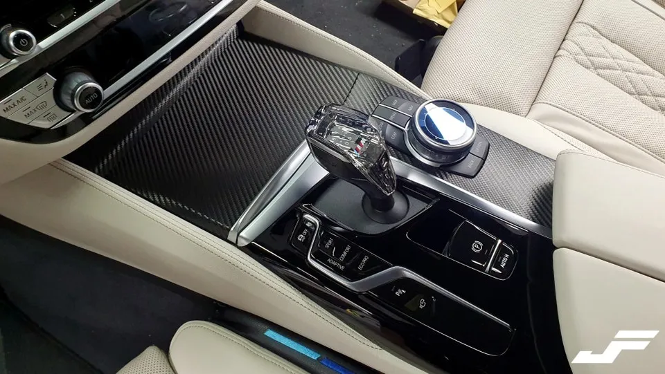 BMW 5 Series G30のカーラッピング事例|内装カスタム 施工写真 3-3