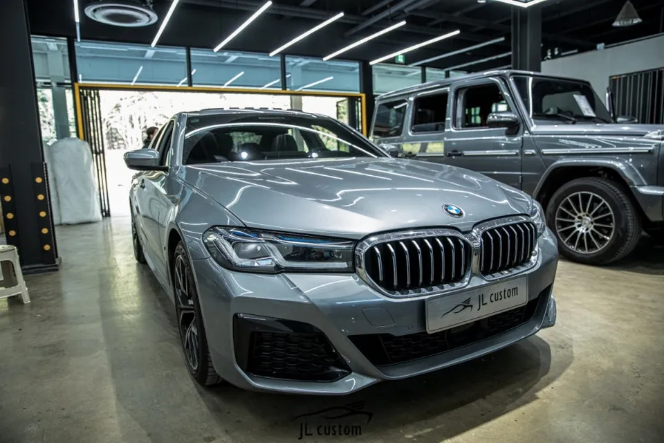 BMW 5 Series G30 ambient lighting installation result