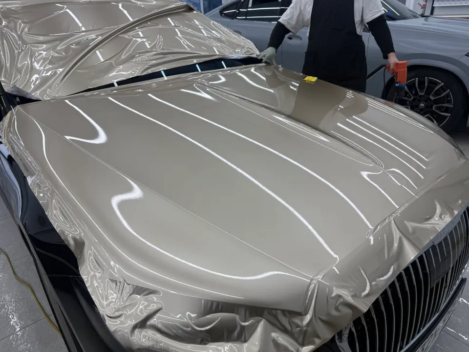 メルセデス・ベンツ S580 Maybachのカーラッピング事例 施工写真 2-2