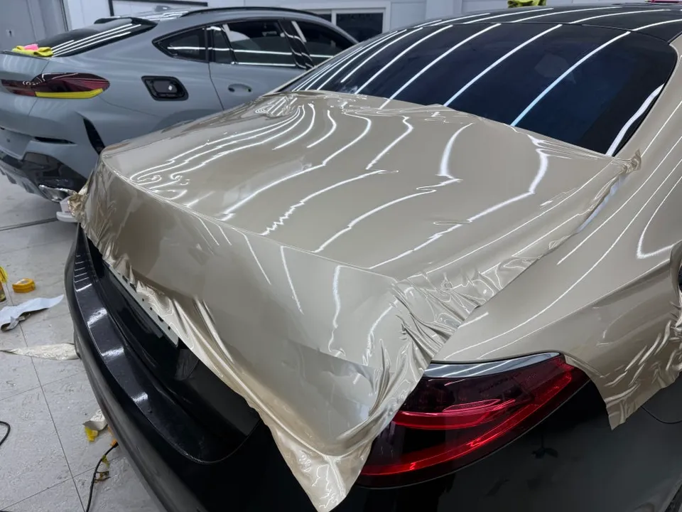 メルセデス・ベンツ S580 Maybachのカーラッピング事例 施工写真 3-2
