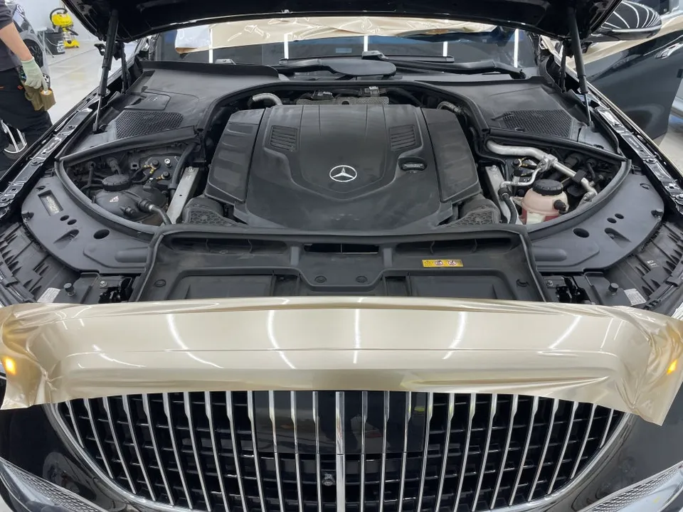 メルセデス・ベンツ S580 Maybachのカーラッピング事例 施工写真 4-2