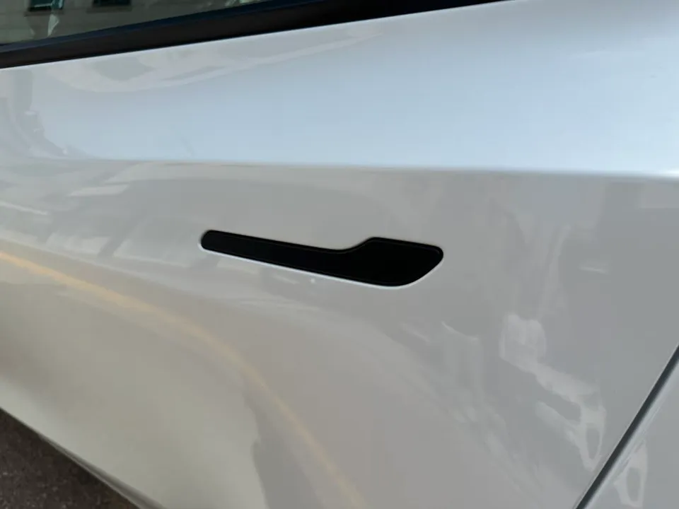 Tesla Model YのPPF施工事例｜費用目安と仕上がり 施工写真 1-2