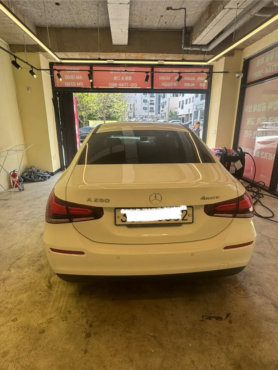 Mercedes-Benz A-Classのガラスコーティング事例|韓国での施工 施工写真 3-1