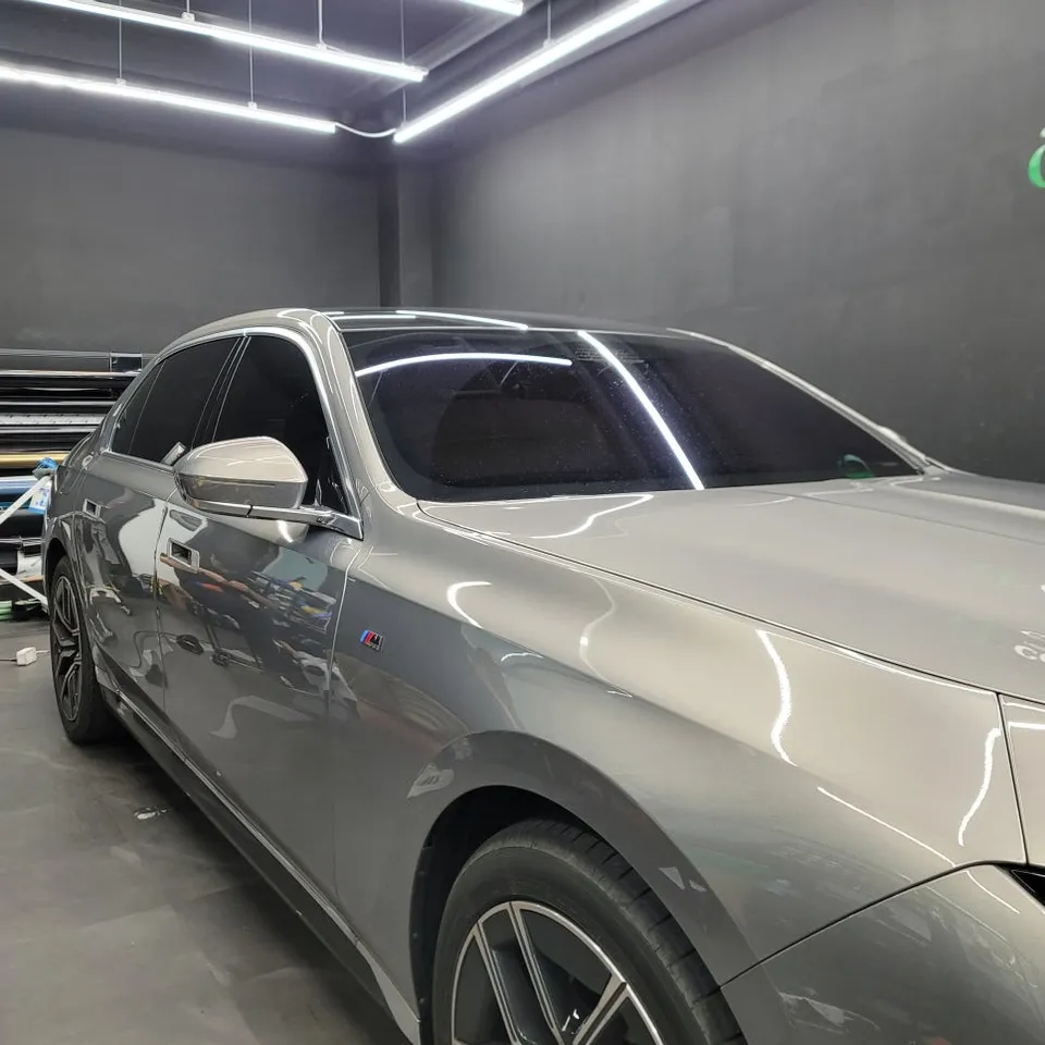BMW 7 Seriesのカーラッピング事例｜費用目安・仕上がり 施工写真 1-2