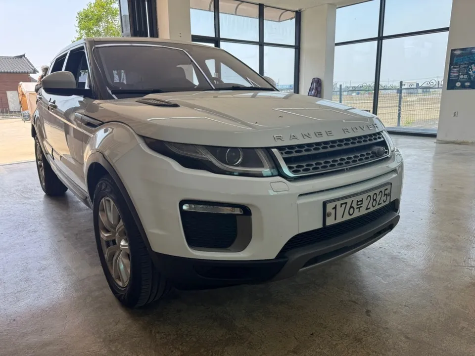 Land Rover Range Rover Evoque ambient lighting installation result