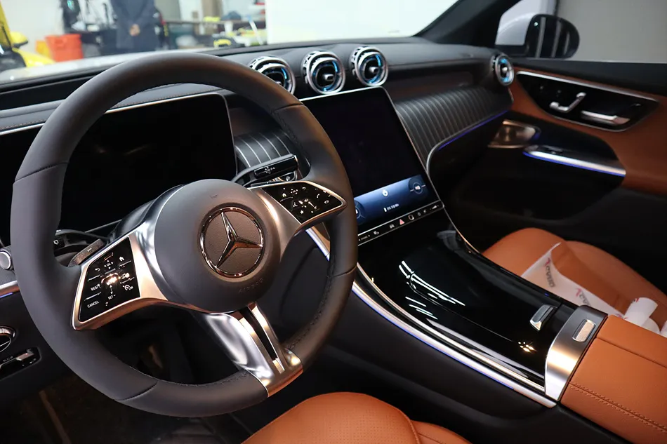 Mercedes-Benz GLCの室内PPF施工事例｜傷防止効果と費用目安 施工写真 1-1