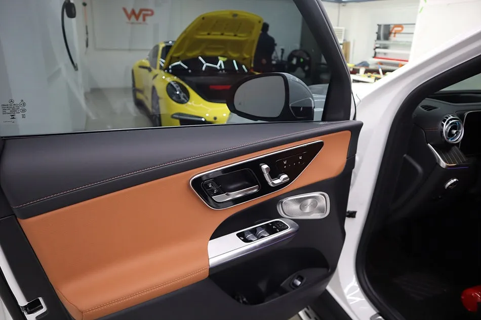 Mercedes-Benz GLCの室内PPF施工事例｜傷防止効果と費用目安 施工写真 3-1