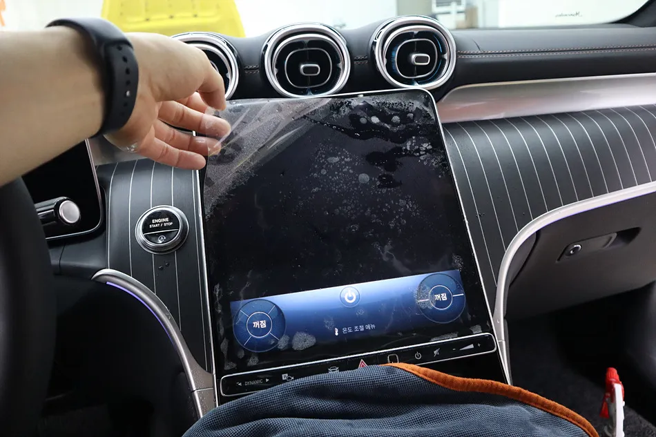 Mercedes-Benz GLCの室内PPF施工事例｜傷防止効果と費用目安 施工写真 3-3