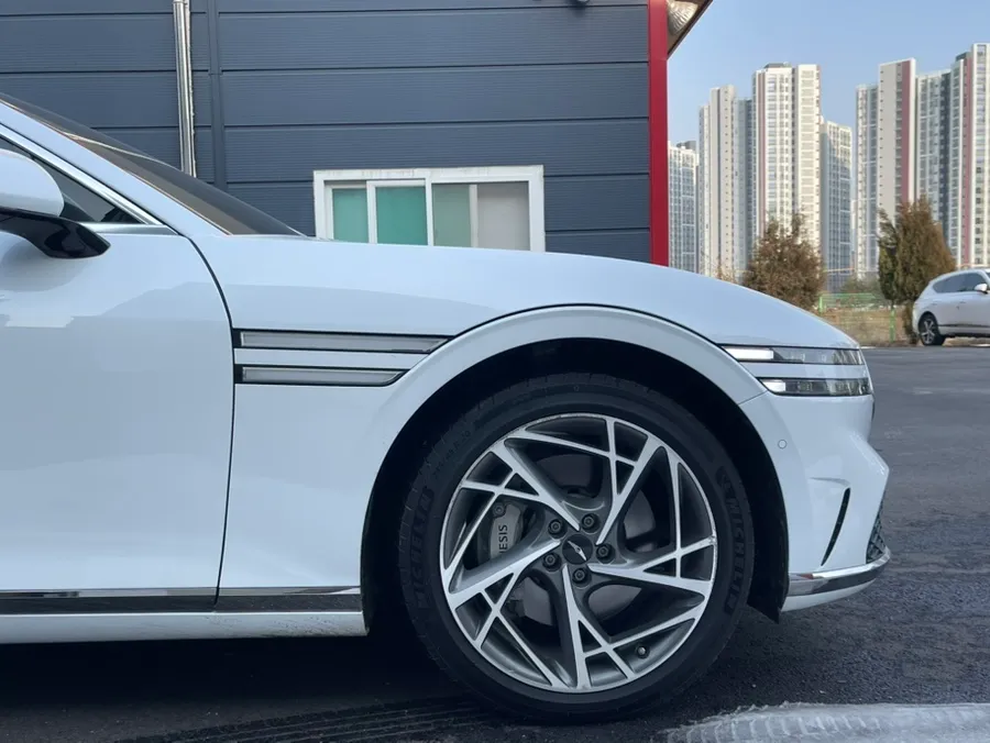 Genesis G90のホイールリペア・塗装事例 施工写真 5
