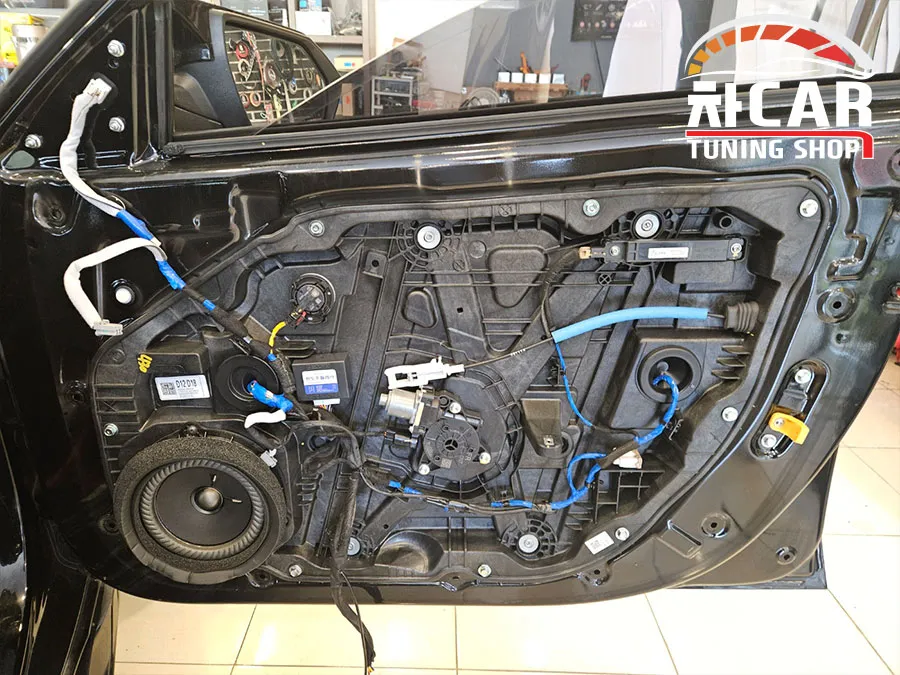 Hyundai Elantra N oem options - Hyundai Elantra N Mirror Down & One-Touch Window Upgrade Review photo 3