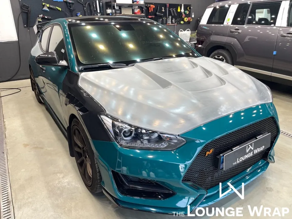 Hyundai Veloster Nのカーラッピング事例|費用目安・仕上がり 施工写真 1-2