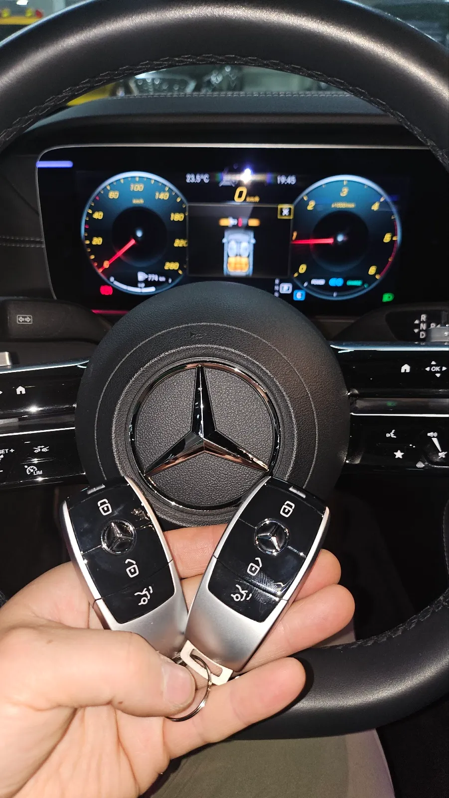 Mercedes-Benz E-Class oem options - Mercedes-Benz E-Class OEM Options Review — Smart Key Upgrade photo 3