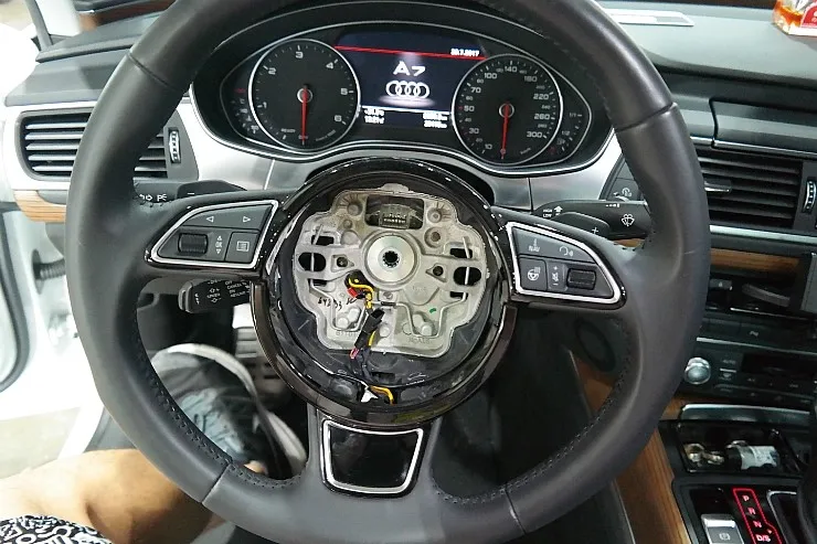Audi A7 RS steering wheel - Audi A7 RS Steering Wheel Customization Review photo 3