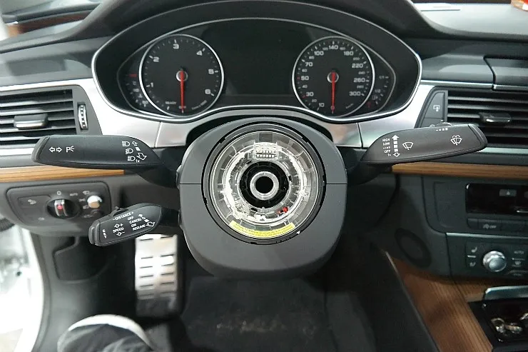 Audi A7 RS steering wheel - Audi A7 RS Steering Wheel Customization Review photo 4
