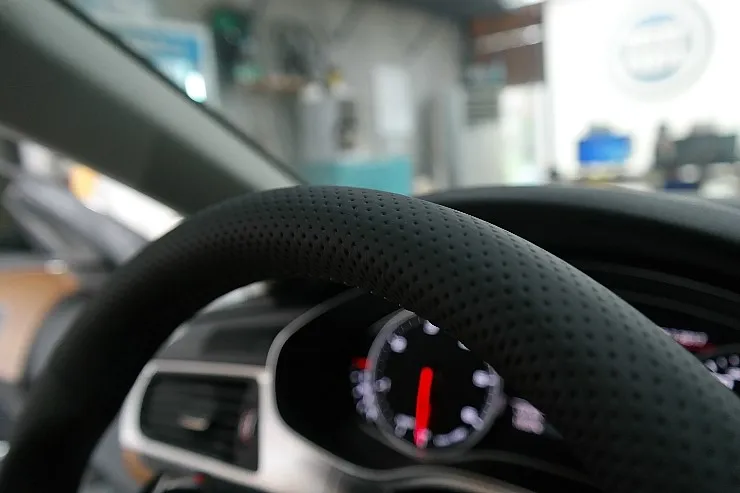 Audi A7 RS steering wheel - Audi A7 RS Steering Wheel Customization Review photo 7