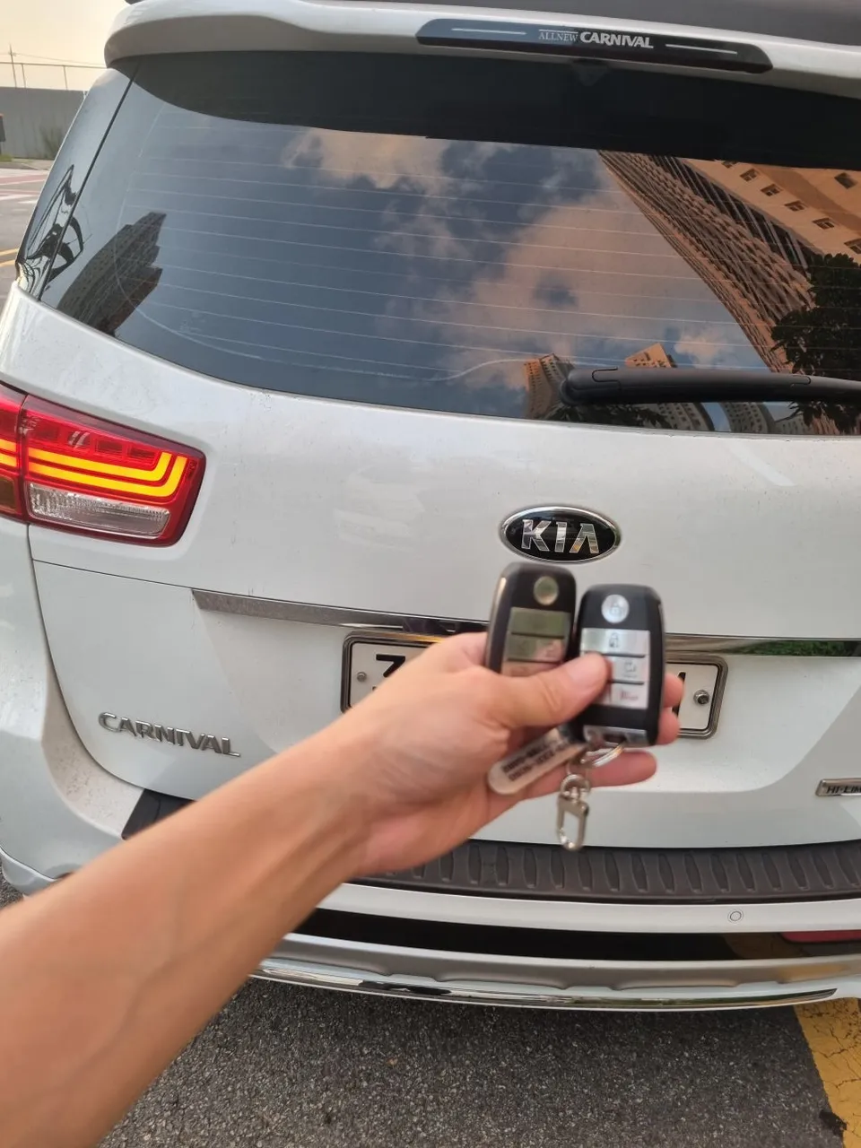 Kia Carnival oem options - Kia Carnival OEM Options Review: Factory Upgrade Cost & Results photo 3