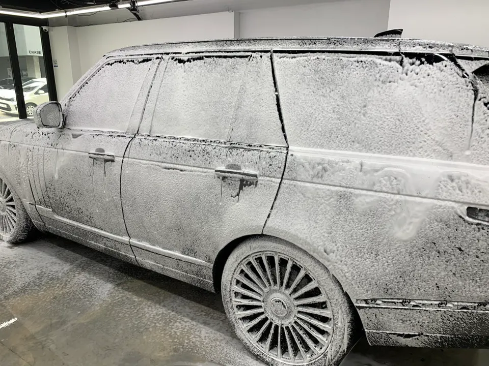 Land Rover Range Rover Vogue Vinyl Wrap Review: Glossy White & Bl