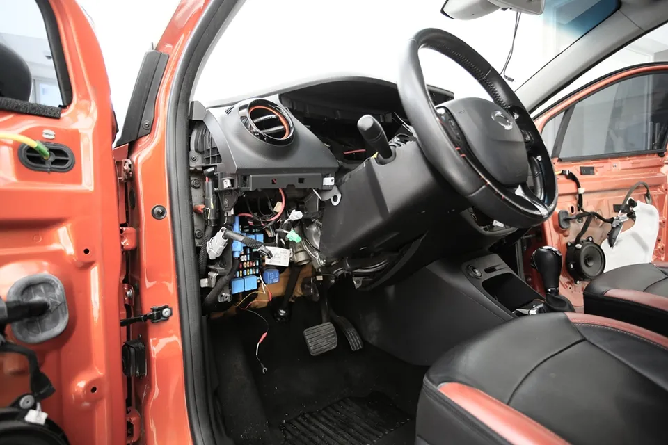 BMW M3のカーフィルム施工事例|断熱・スモーク 施工写真 3-1