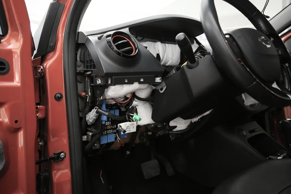 BMW M3のカーフィルム施工事例|断熱・スモーク 施工写真 3-3