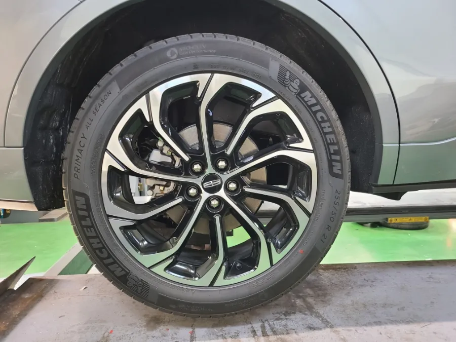 Lincoln Nautilus wheel repair - Lincoln Nautilus Wheel Repair & Painting Review photo 3