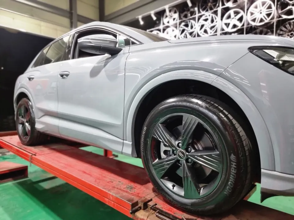Audi Q4 e-tronのホイールリペア・塗装事例 施工写真 1-1