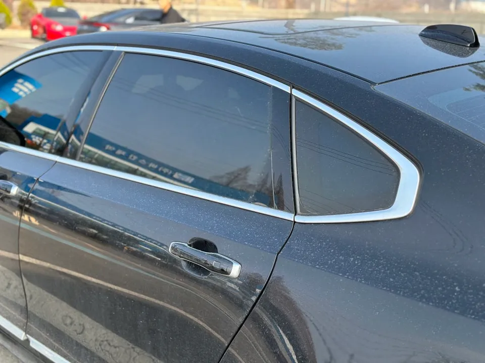 Volvo S90のカーラッピング事例｜クロームメッキの印象変更 施工写真 2-1