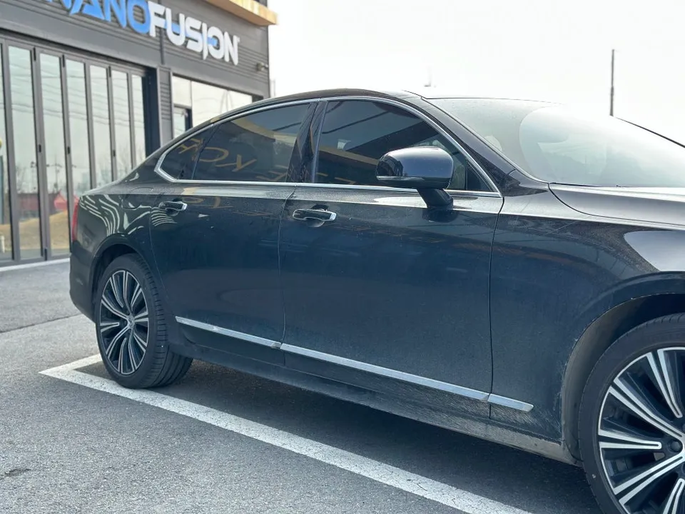 Volvo S90のカーラッピング事例｜クロームメッキの印象変更 施工写真 1-2
