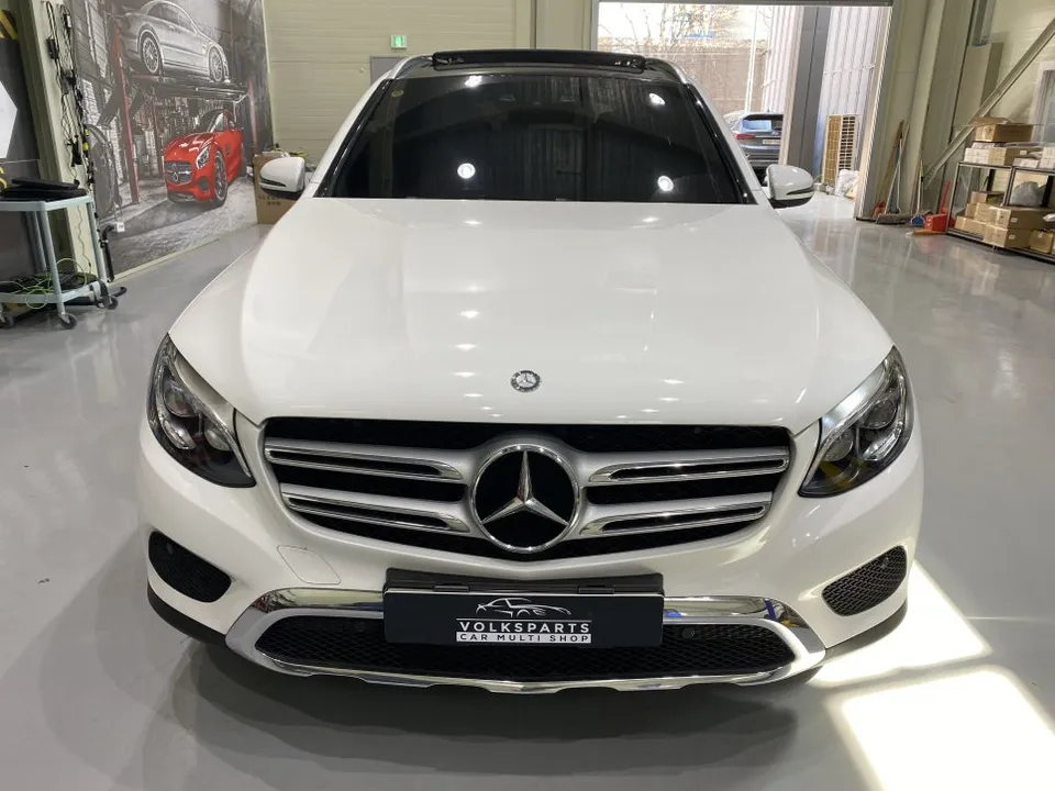 Mercedes-Benz GLC ambient lighting review