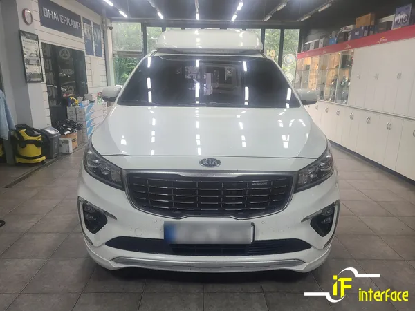 Kia Carnival KA4のカーフィルム施工事例｜断熱・スモーク 写真