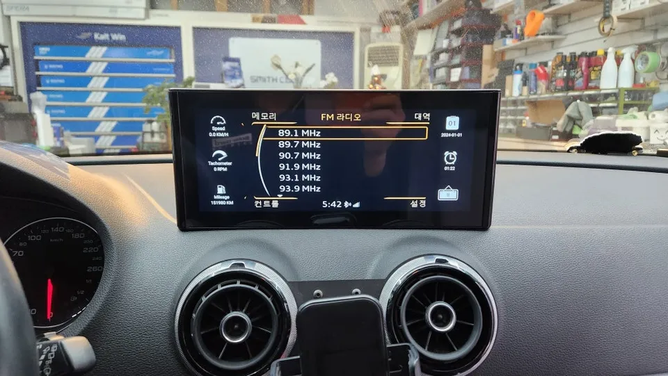 Audi A3のAndroid Auto・CarPlay取付事例 施工写真 4-1