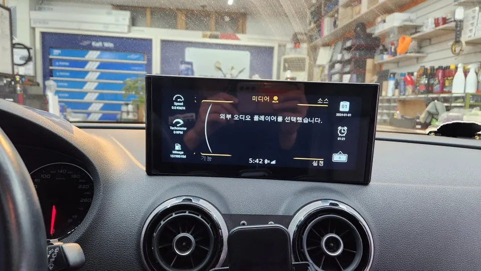 Audi A3のAndroid Auto・CarPlay取付事例 施工写真 1-2
