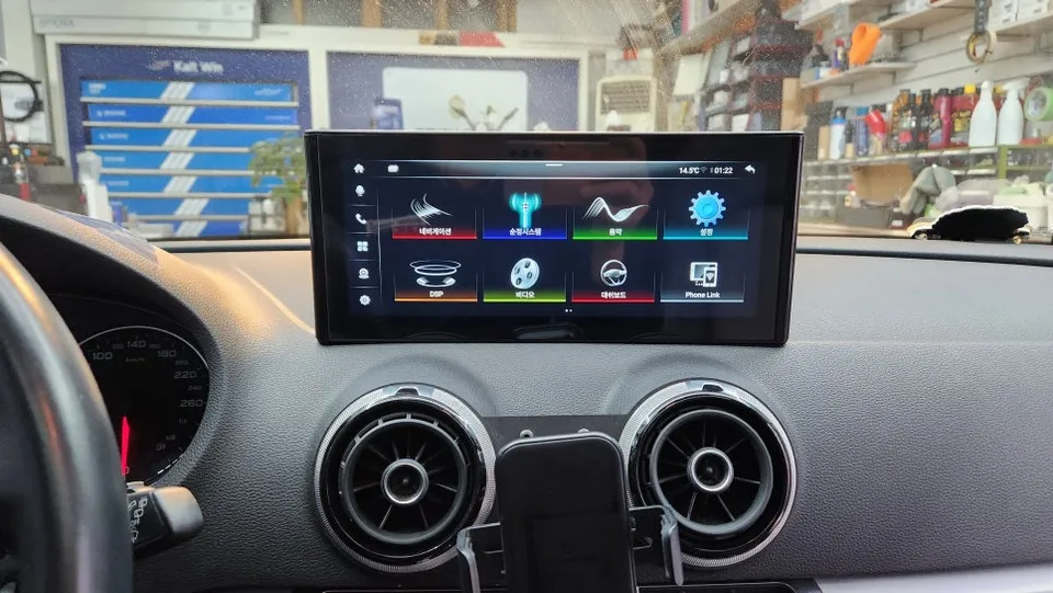 Audi A3のAndroid Auto・CarPlay取付事例 施工写真 2-2