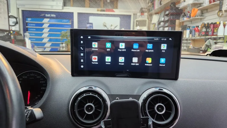 Audi A3のAndroid Auto・CarPlay取付事例 施工写真 3-2