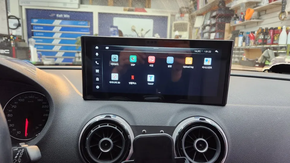 Audi A3のAndroid Auto・CarPlay取付事例 施工写真 4-2