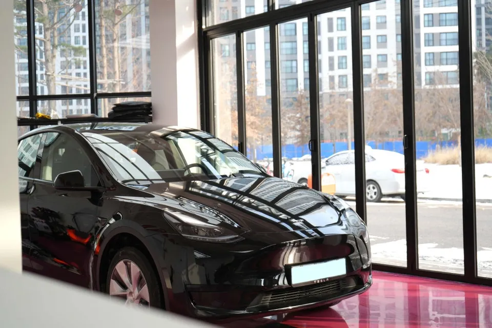 Tesla Model Y window tinting installation result