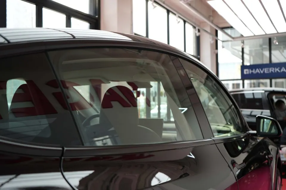 Tesla Model Y window tinting - Tesla Model Y Window Tinting Review — Cost & Results photo 3